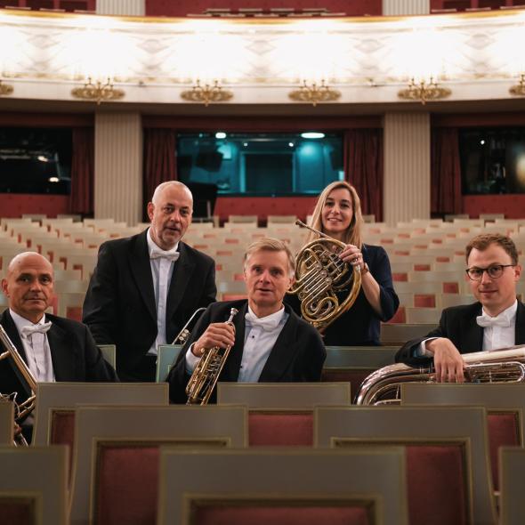 Fünf im Festtagsrausch