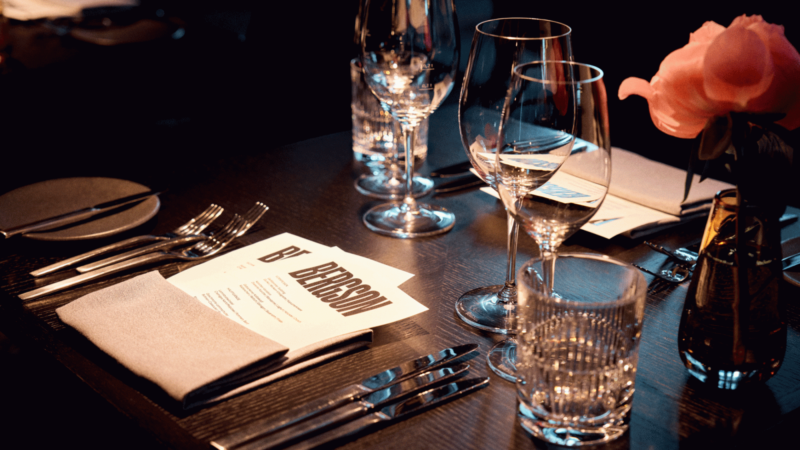 Tischgedeck im Restaurant Zeitlang